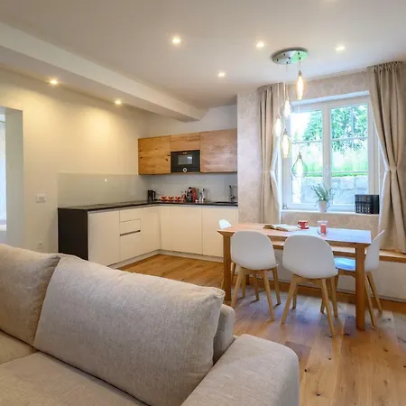 Ula La Luxury Apartment