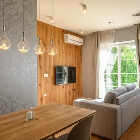 Ula La Luxury Apartment *