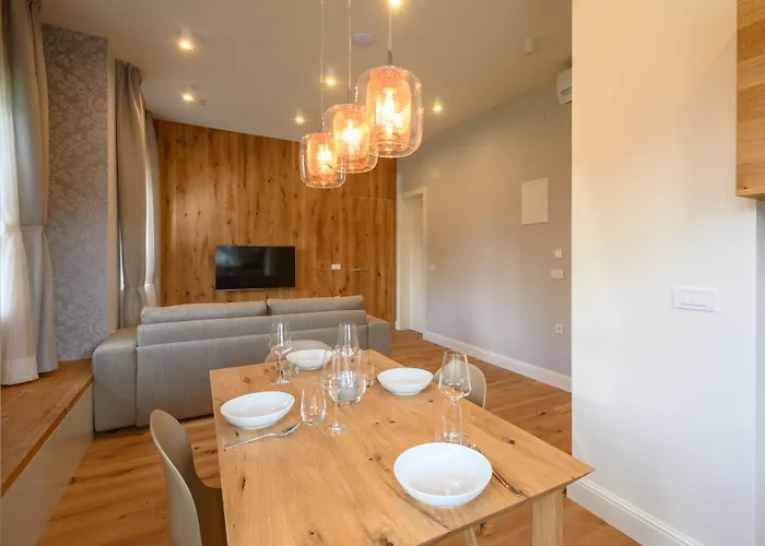 Ula La Luxury アパート