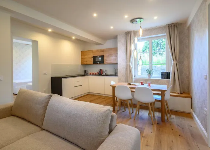 Ula La Luxury アパート