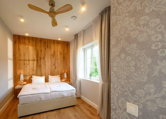 Ula La Luxury アパート