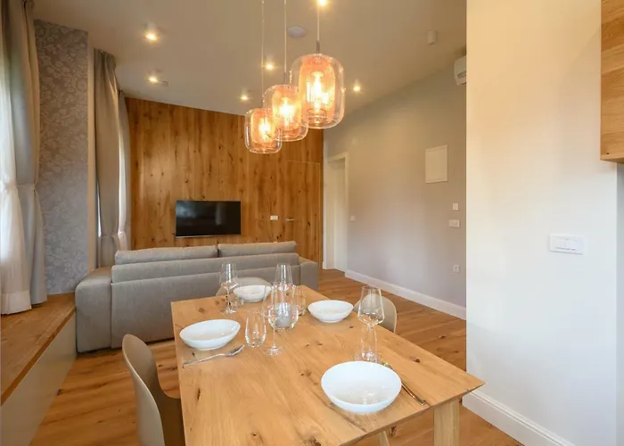 Ula La Luxury 布莱德