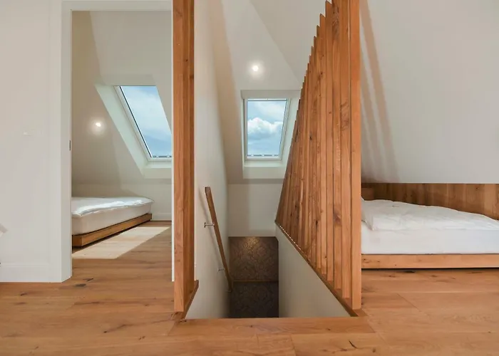 Ula La Luxury アパート